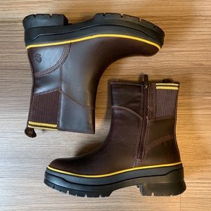 BRAND NEW Womens Timberland Boots size 7.5